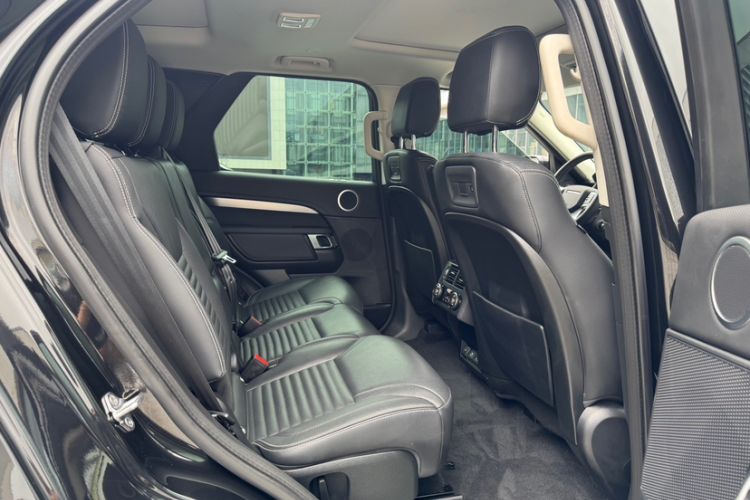 Used Land Rover Discovery 2021 360 PS R-Dynamic S Interior 6