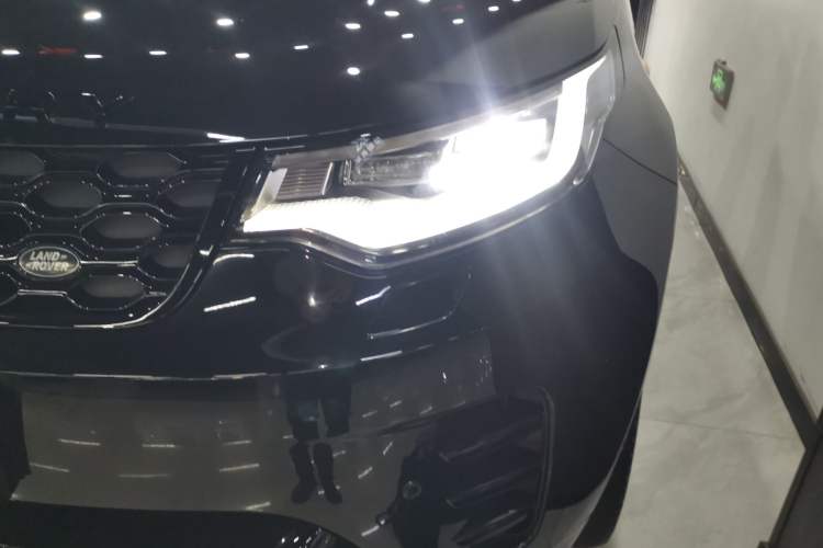 Used Land Rover Discovery 2021 360 PS R-Dynamic SE Left Front Headlight