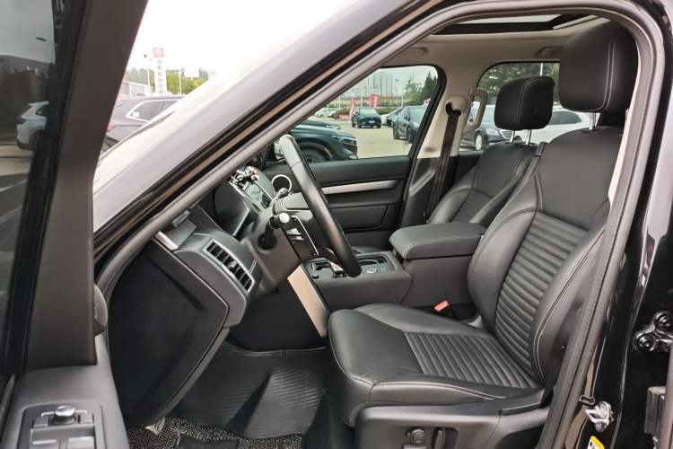 Used Land Rover Discovery 2021 360 PS R-Dynamic SE Left Front Seat