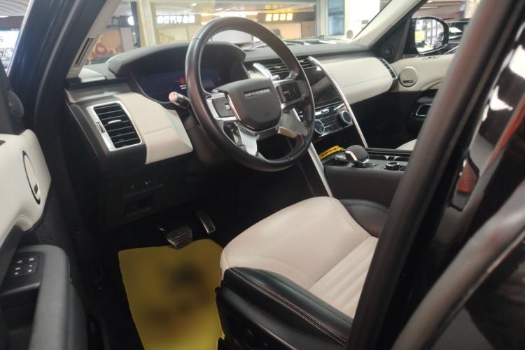 Used Land Rover Discovery 2021 360 PS R-Dynamic SE Left Front Seat