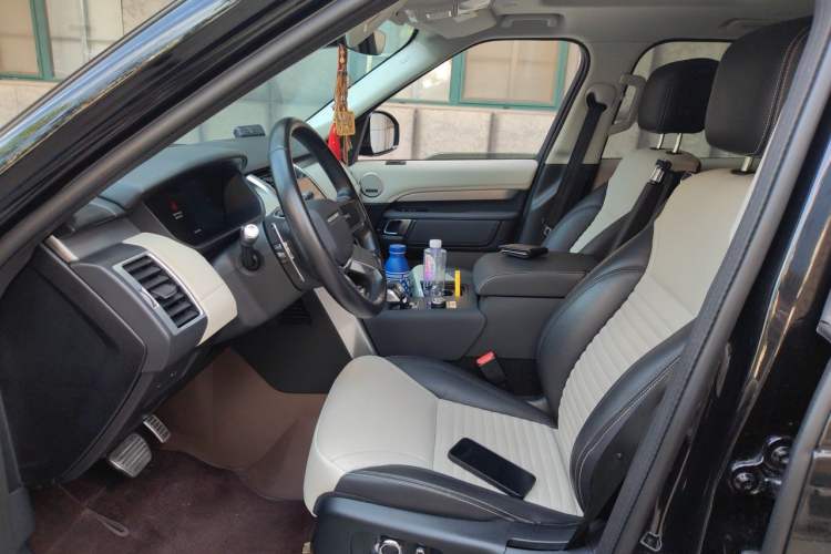 Used Land Rover Discovery 2021 360 PS R-Dynamic SE Left Front Seat