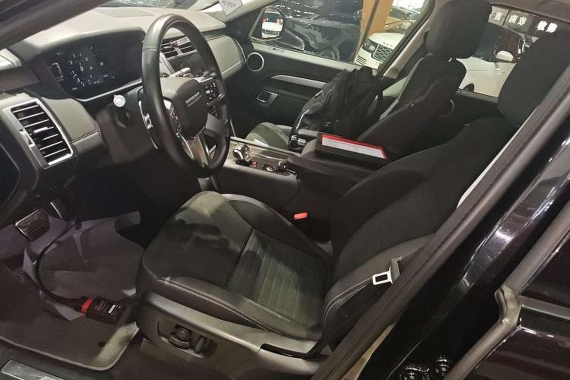 Used Land Rover Discovery 2021 360 PS R-Dynamic SE Left Front Seat