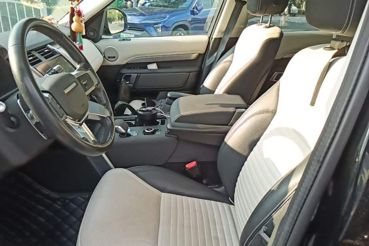 Used Land Rover Discovery 2021 360 PS R-Dynamic SE Left Front Seat