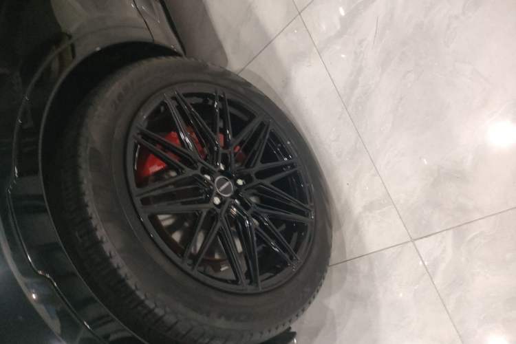 Used Land Rover Discovery 2021 360 PS R-Dynamic SE Left Front Wheel Hub