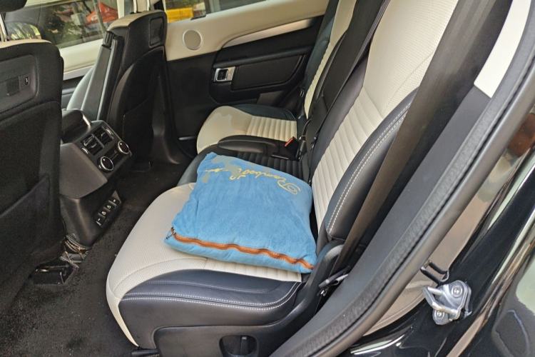 Used Land Rover Discovery 2021 360 PS R-Dynamic SE Left Rear Seat