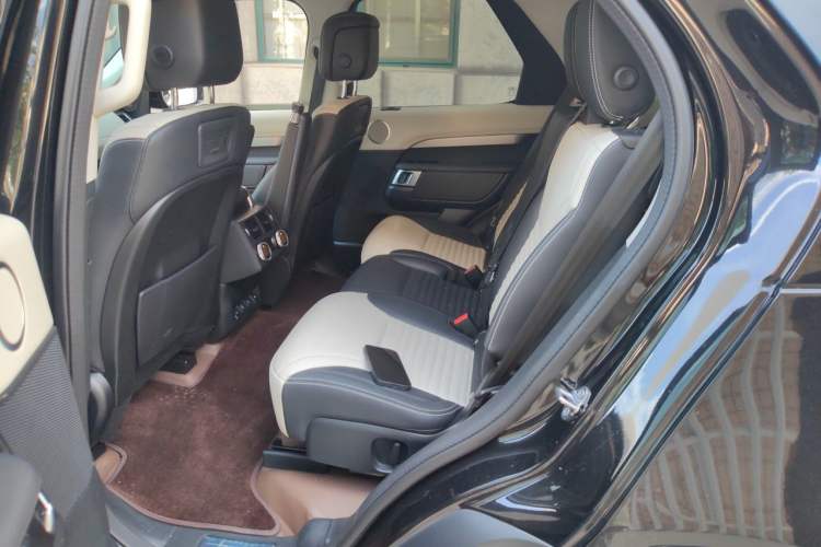 Used Land Rover Discovery 2021 360 PS R-Dynamic SE Left Rear Seat