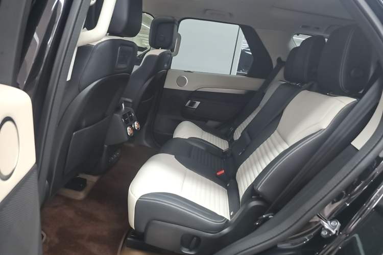 Used Land Rover Discovery 2021 360 PS R-Dynamic SE Left Rear Seat
