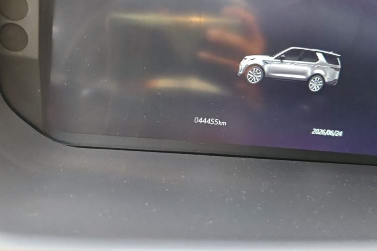 Used Land Rover Discovery 2021 360 PS R-Dynamic SE Odometer Close Up