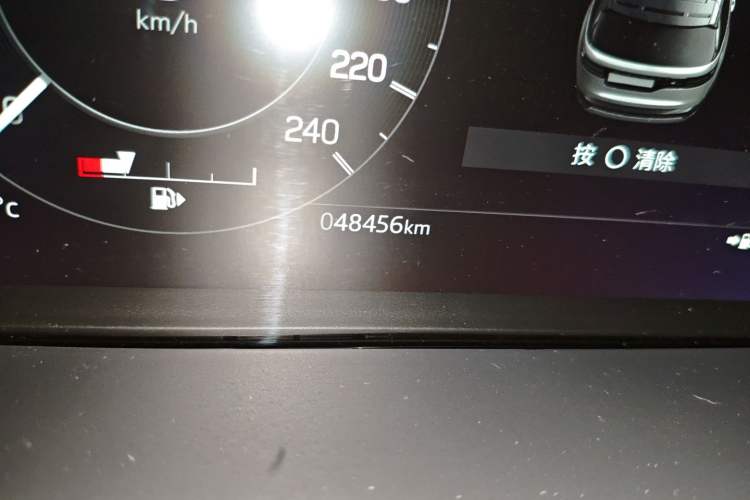 Used Land Rover Discovery 2021 360 PS R-Dynamic S Odometer Close Up