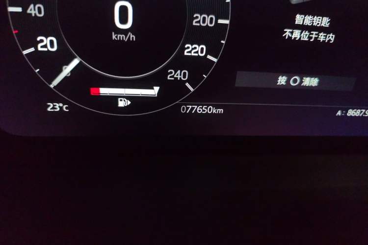 Used Land Rover Discovery 2021 360 PS R-Dynamic SE Odometer Close Up