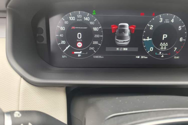 Used Land Rover Discovery 2021 360 PS R-Dynamic S Odometer Close Up