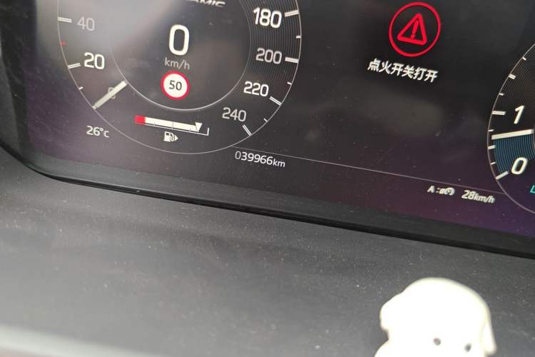Used Land Rover Discovery 2021 360 PS R-Dynamic S Odometer Close Up