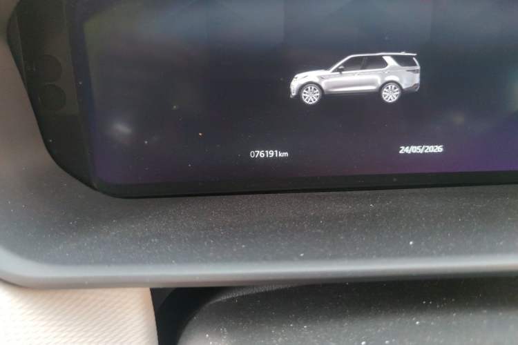 Used Land Rover Discovery 2021 360 PS R-Dynamic S Odometer Close Up