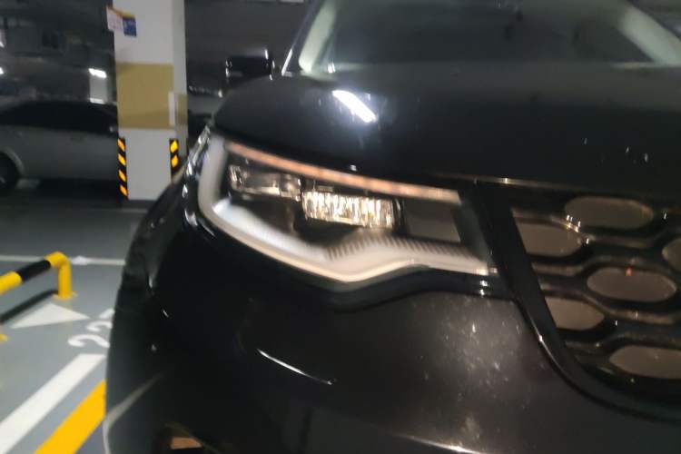 Used Land Rover Discovery 2021 360 PS R-Dynamic SE Right Front Headlight