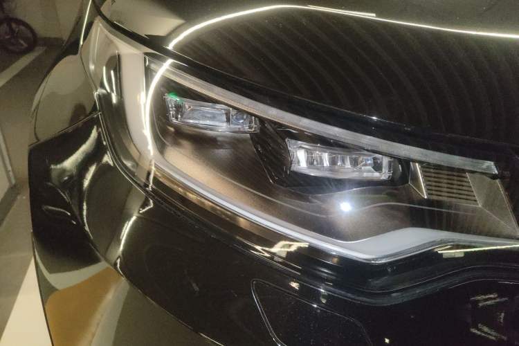 Used Land Rover Discovery 2021 360 PS R-Dynamic S Right Front Headlight