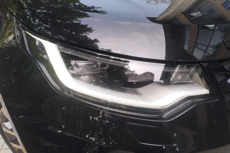 Used Land Rover Discovery 2021 360 PS R-Dynamic SE Right Front Headlight
