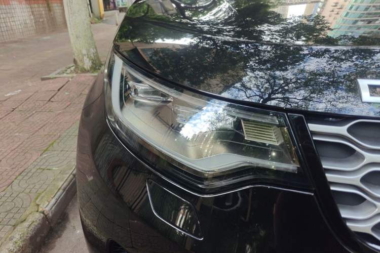 Used Land Rover Discovery 2021 300PS S Right Front Headlight