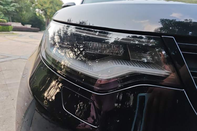 Used Land Rover Discovery 2021 360 PS R-Dynamic SE Right Front Headlight