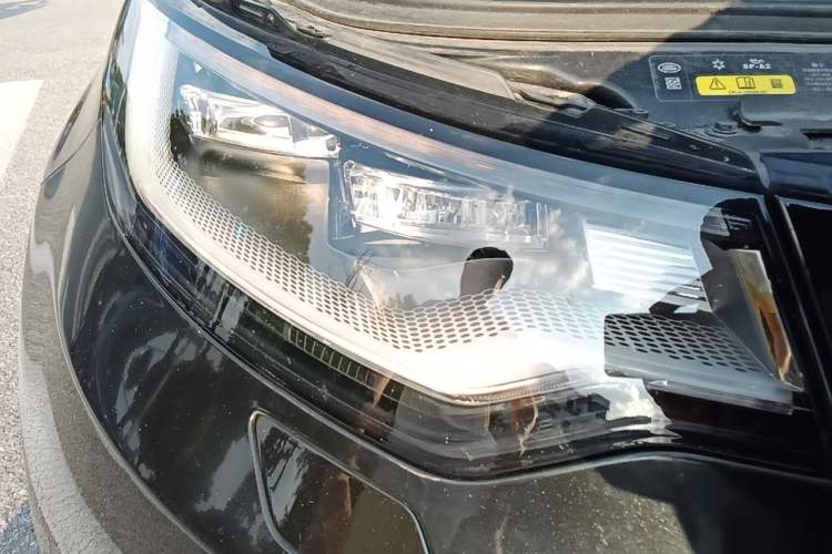 Used Land Rover Discovery 2021 360 PS R-Dynamic SE Right Front Headlight
