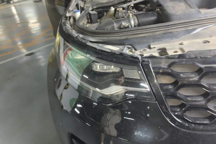 Used Land Rover Discovery 2021 360 PS R-Dynamic SE Right Front Headlight
