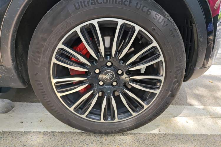 Used Land Rover Discovery 2021 300PS S Right Front Wheel Hub