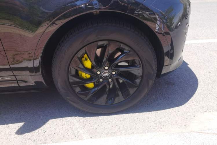 Used Land Rover Discovery 2021 360 PS R-Dynamic S Right Front Wheel Hub