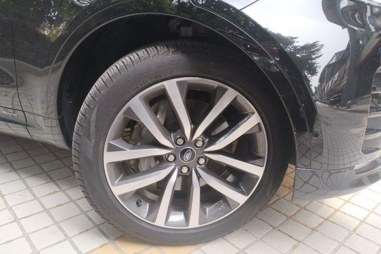 Used Land Rover Discovery 2021 360 PS R-Dynamic SE Right Front Wheel Hub