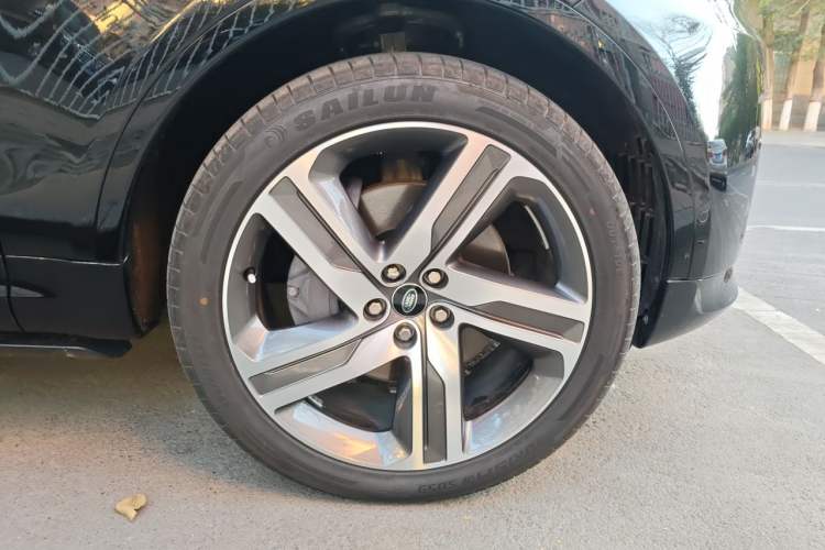 Used Land Rover Discovery 2021 360 PS R-Dynamic HSE Right Front Wheel Hub