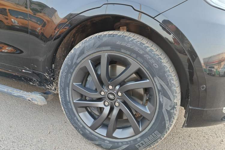Used Land Rover Discovery 2021 360 PS R-Dynamic S Right Front Wheel Hub