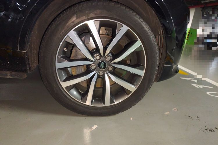 Used Land Rover Discovery 2021 360 PS R-Dynamic SE Right Front Wheel Hub