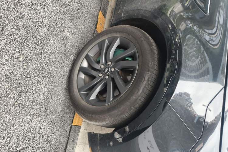 Used Land Rover Discovery 2021 360 PS R-Dynamic S Right Front Wheel Hub