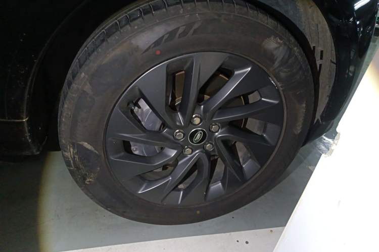 Used Land Rover Discovery 2021 360 PS R-Dynamic S Right Front Wheel Hub
