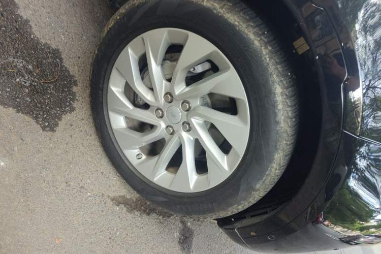 Used Land Rover Discovery 2021 300PS S Right Front Wheel Hub