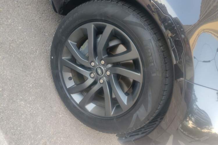 Used Land Rover Discovery 2021 360 PS R-Dynamic S Right Front Wheel Hub