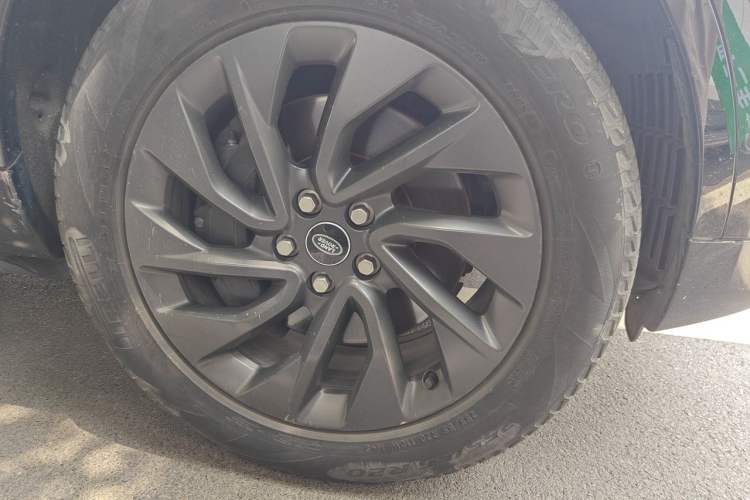 Used Land Rover Discovery 2021 360 PS R-Dynamic S Right Front Wheel Hub