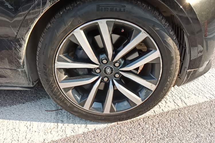 Used Land Rover Discovery 2021 360 PS R-Dynamic SE Right Front Wheel Hub