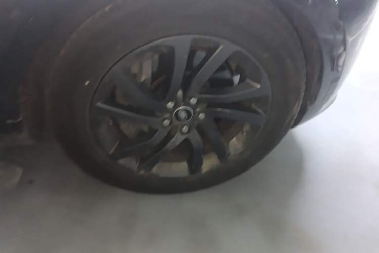 Used Land Rover Discovery 2021 360 PS R-Dynamic SE Right Front Wheel Hub