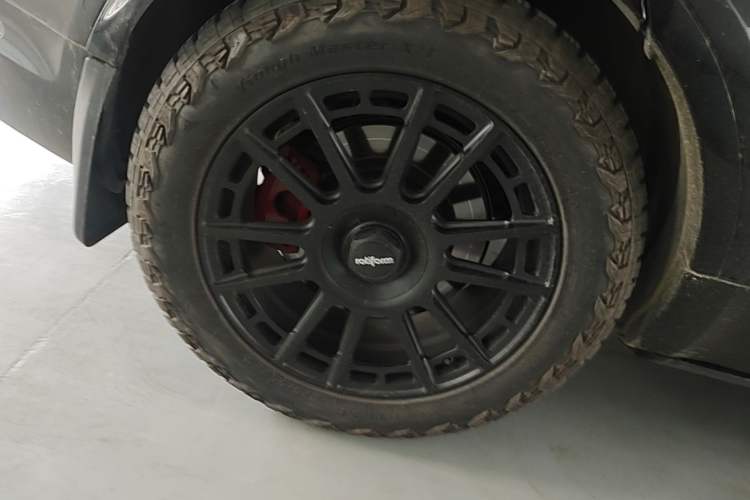 Used Land Rover Discovery 2021 360 PS R-Dynamic SE Right Rear Wheel Hub