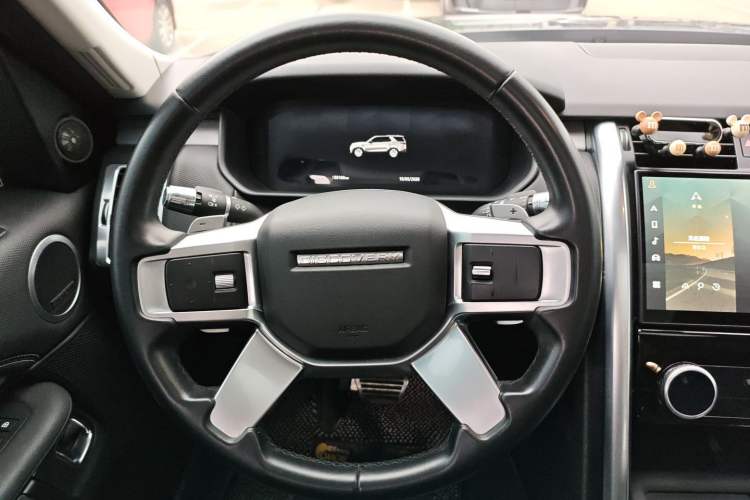 Used Land Rover Discovery 2021 360 PS R-Dynamic SE Steering Wheel