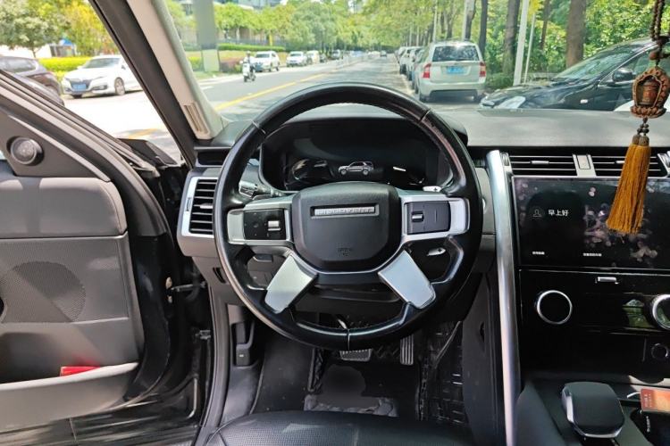 Used Land Rover Discovery 2021 300PS S Steering Wheel
