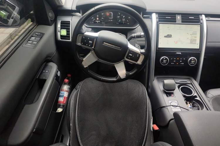 Used Land Rover Discovery 2021 300PS S Steering Wheel