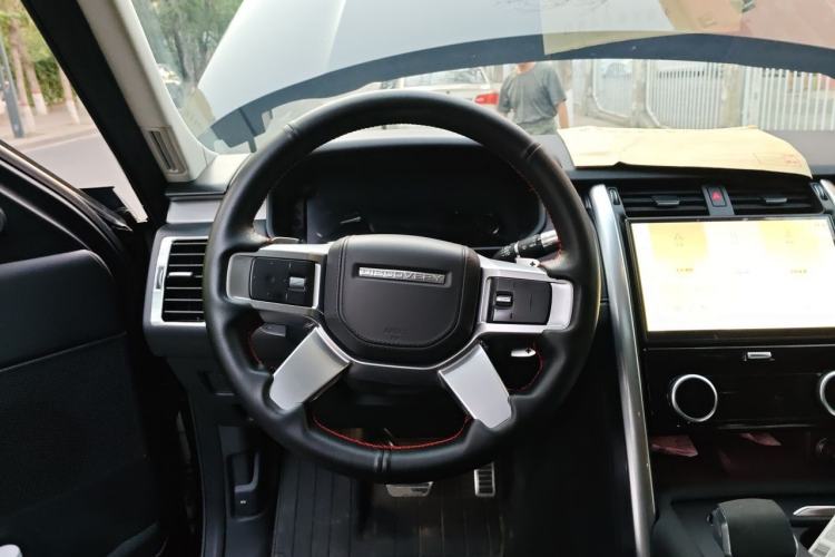 Used Land Rover Discovery 2021 360 PS R-Dynamic HSE Steering Wheel