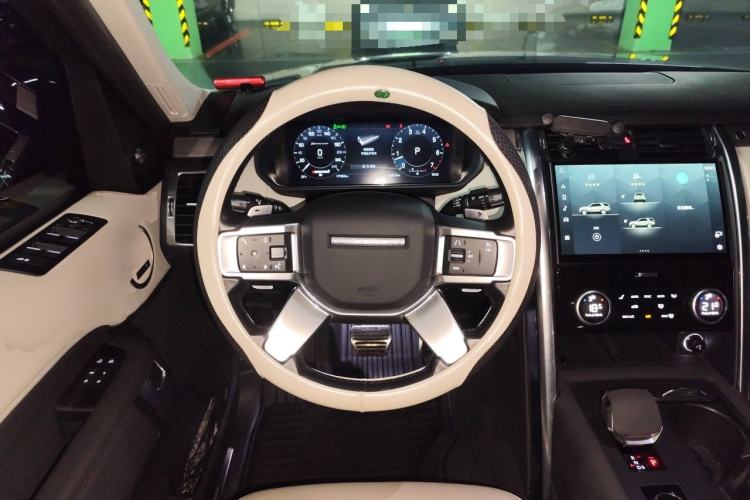 Used Land Rover Discovery 2021 360 PS R-Dynamic SE Steering Wheel