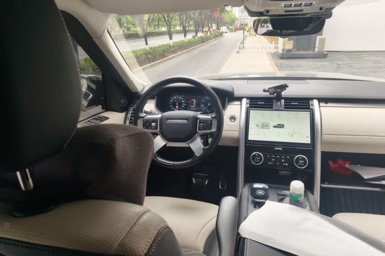 Used Land Rover Discovery 2021 360 PS R-Dynamic S Steering Wheel