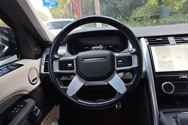 Used Land Rover Discovery 2021 360 PS R-Dynamic SE Steering Wheel