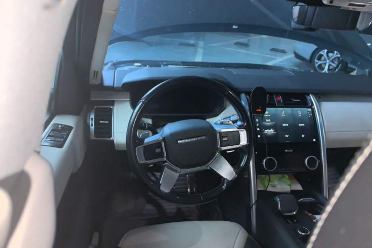 Used Land Rover Discovery 2021 360 PS R-Dynamic SE Steering Wheel
