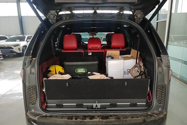 Used Land Rover Discovery 2021 360 PS R-Dynamic SE Trunk