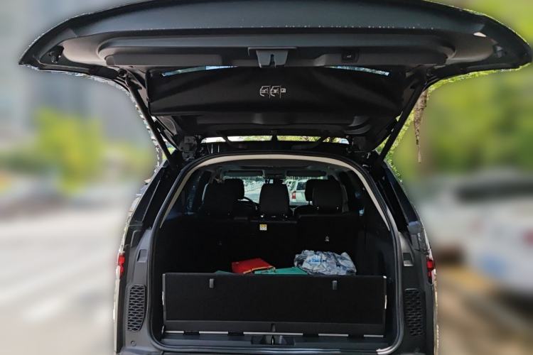 Used Land Rover Discovery 2021 300PS S Trunk
