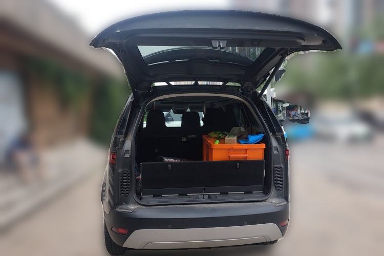 Used Land Rover Discovery 2021 300PS S Trunk