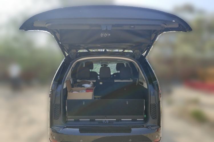 Used Land Rover Discovery 2021 360 PS R-Dynamic S Trunk